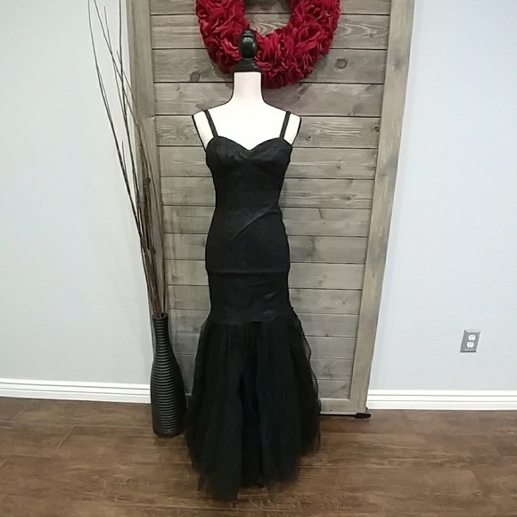 Pearl by Georgina Chapman Dresses & Skirts - Pearl Mermaid Lace Dress